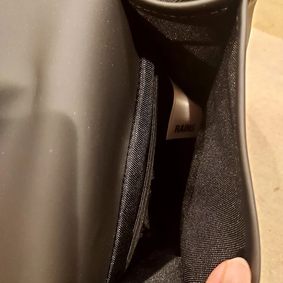 RAINS Crossbody Messenger Flight Bag - Picture 5 of 6